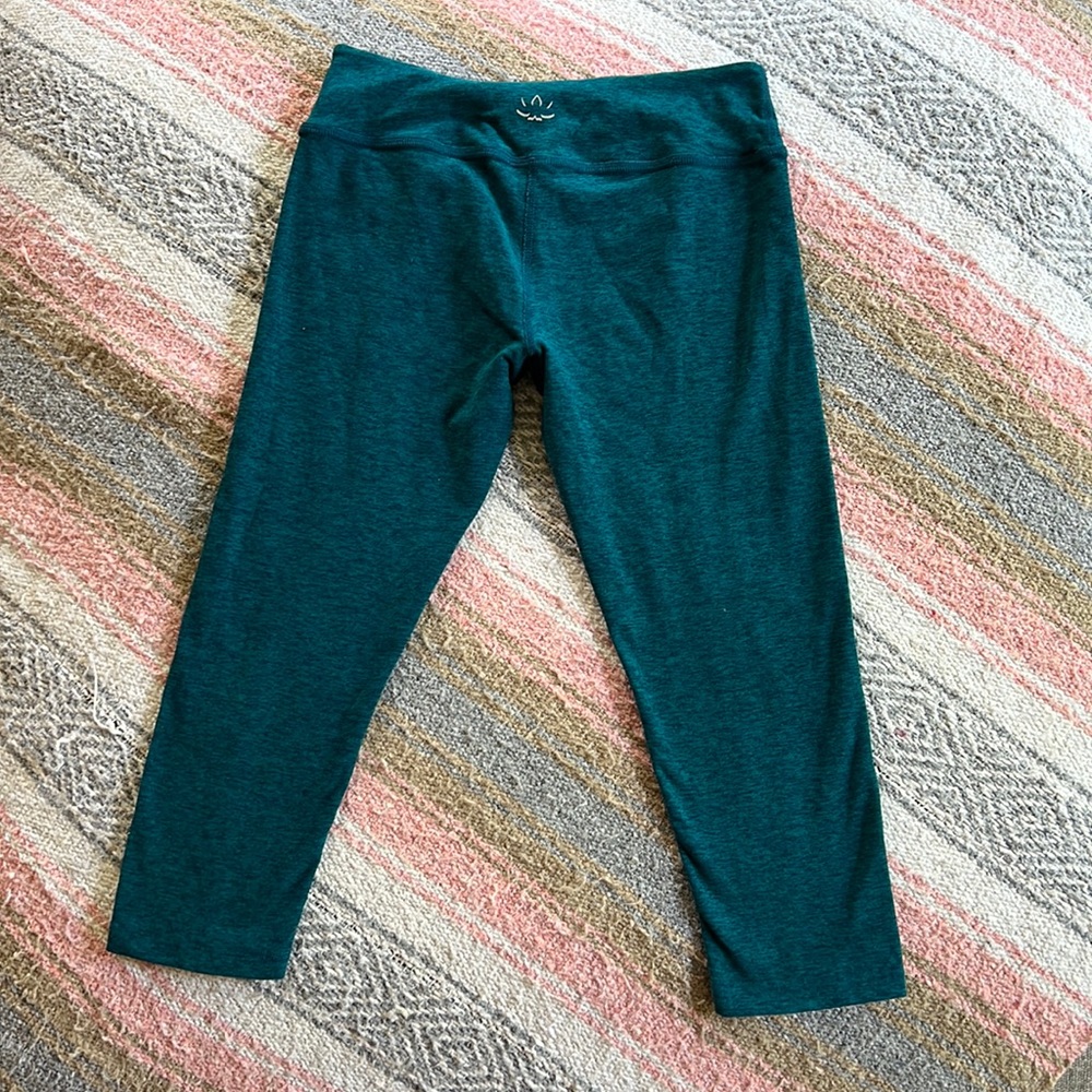 Beyond Yoga Teal space dye cropped leggings